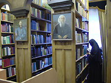 В библиотеке скита